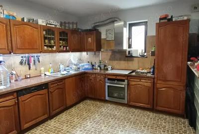 Casă cu 6 camere cu Teren 402 Mp în Central - 4