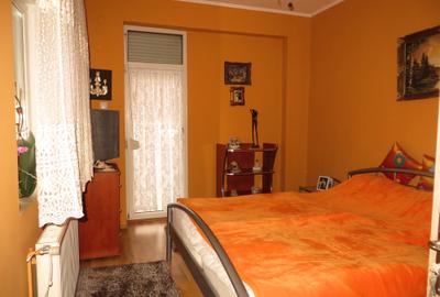 Casa parter si 2 etaje zona Titulescu - 9