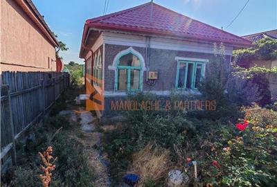 Casă individuală cu 4 camere cu Teren 677 Mp în 1 Decembrie - 2