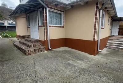Casa de vanzare cu gradina aproape de Onesti - 8