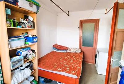 Apartament cu 2 camere nedecomandat, mobilat în Tractorul - 4