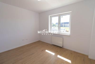 Apartament cu 3 camere decomandat în Tractorul - 21