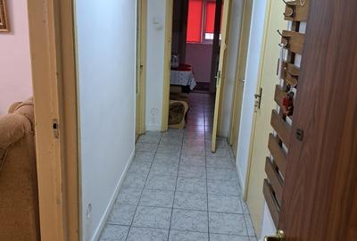 Apartament cu 3 camere decomandat în Giurgiului