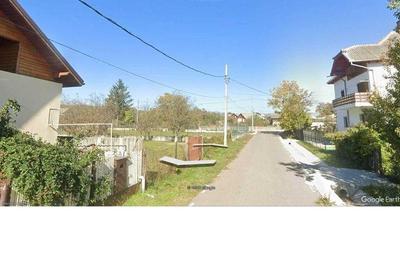 Teren de 911 mp, în Central