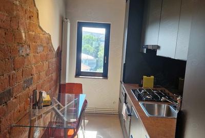 Apartament cu 3 camere semidecomandat în Central - 3
