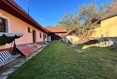 FILM! Casa saseasca, renovata exterior, in centrul localitatii Holbav, Brasov. - 37