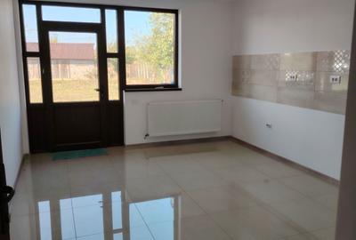 Casă cu 4 camere în Odaia Manolache - 3
