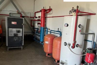 Ansamblu de hale, zona ie?ire spre Izvoare. Pre? 5 Eur/mp - 5