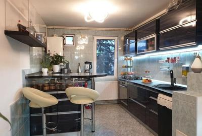 De vanzare apartament 4 camere (cartier Tractorul) - 10