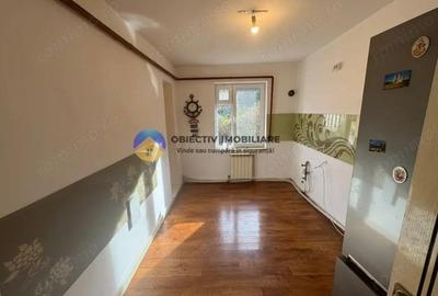 Apartament 4 camere de vanzare ,etaj 1 - 89,67 mp - Zona centrala - 8