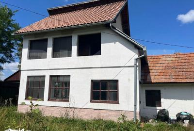 Casă cu 4 camere cu Teren 3233 Mp în Prejmer - 2