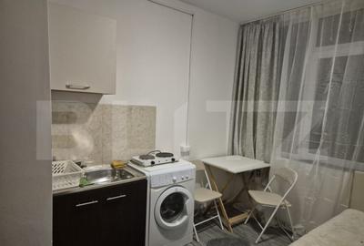 Camera de inchiriat, cu baie eleganta si mica chicineta, zon - 4