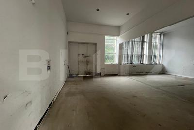Spatiu comercial, 250 mp, zona P-ta 1 Mai - 4