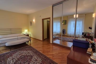 Casă cu 10 camere cu Canalizare în Capitale - 20