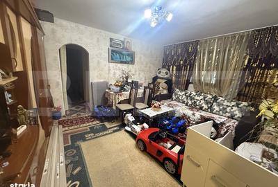 Apartament cu 3 camere în Micro 12