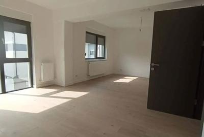 Casă cu 4 camere cu Teren 300 Mp în Central