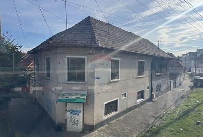 Casa cu 4 camere, situata in centrul ora?ului Casa cu 4 camere, situata in centrul ora?ului - 5