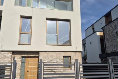 Duplex cu 4 camere cu Canalizare în Gheorgheni - 11