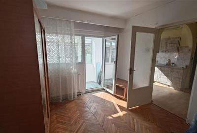 Garsoniera spatioasa, balcon inchis, Strada Duiliu Zamfirescu, etaj 4/4 - 4