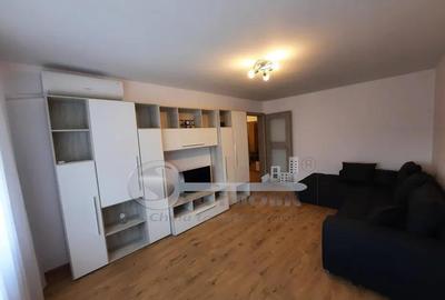 Apartament cu 3 camere decomandat, mobilat în Nicolina