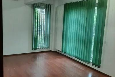 Spațiu comercial, de 115 mp, în Semicentral - 8