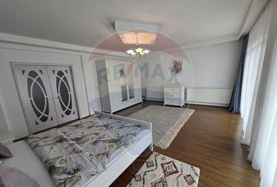 Casa de vis cu 4 dormitoare intr-o zona linistita din Sa... - 1