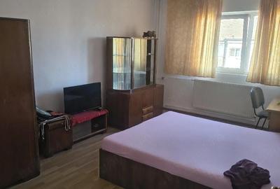 Garsonieră decomandată în Central - 2