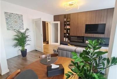 Apartament cu 3 camere decomandat, mobilat în Tractorul
