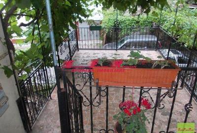 Vilă cocheta de vanzare ?n zona Sala Palatului