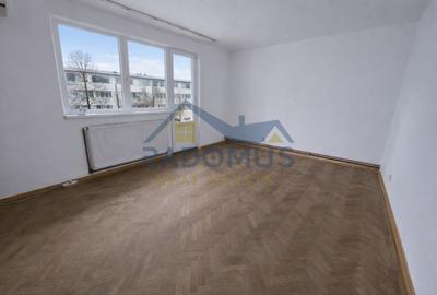 Apartament cu 3 camere decomandat în Vest - 1