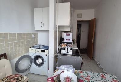 Apartament 3 camere – zona centrala Targoviste, Piata 1 Mai - 11