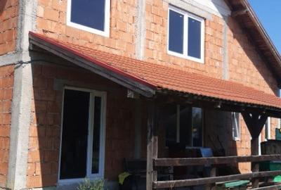 Casă cu 4 camere cu Teren 1400 Mp în Satulung - 1
