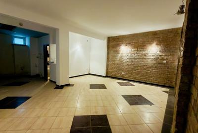 Apartament cu 3 camere decomandat în P-ța Unirii