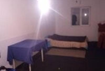 Casă cu 8 camere cu Teren 1000 Mp în Central