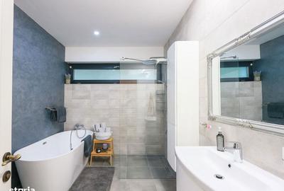 Casă cu 4 camere cu Canalizare în Central