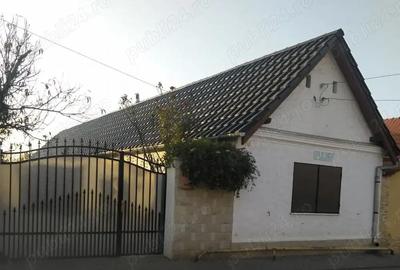 Casă cu Teren 590 Mp în Central - 1