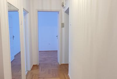 Vand apartament de 3 camere,etaj 1,zona Calea Dumbravii -Dioda - 7