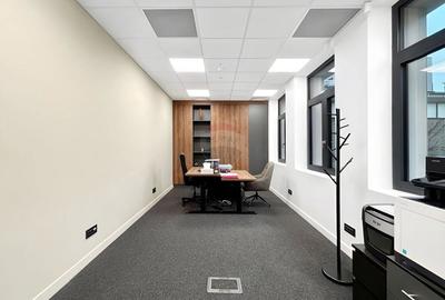 Spațiu comercial, de 617 mp, în Central - 17