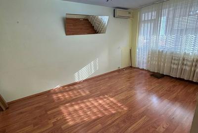 Apartament cu 2 camere decomandat în Berceni