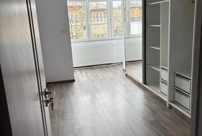 Apartament cu 3 camere decomandat în Central - 12