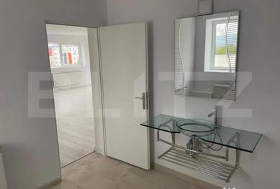 Spațiu comercial, de 600 mp, în Central - 8