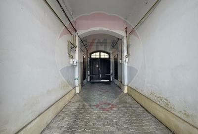 Apartament cu 3 camere semidecomandat în Central - 13