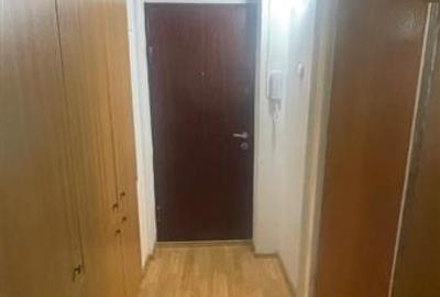 Dristor, garsoniera luminoasa in bloc mixt - 8