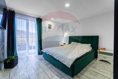 Casă cu 4 camere cu Teren 333 Mp în Central - 2