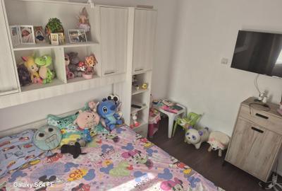 Apartament cu 3 camere decomandat în Costești - 7