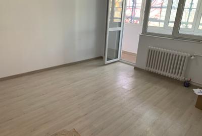 Apartament cu 2 camere semidecomandat în Berceni - 2