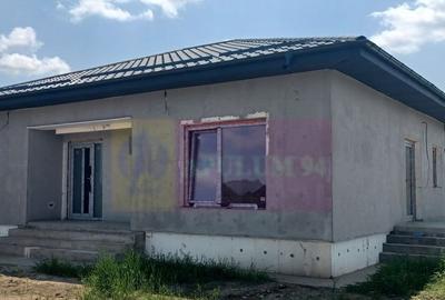 Casă cu 4 camere cu Teren 400 Mp în Săbăreni - 4