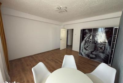 Apartament cu 3 camere semidecomandat în Democrației