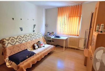 Garsonieră decomandată, mobilată în Tei