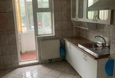 Apartament cu 3 camere semidecomandat în Nord